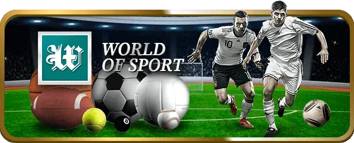 Game thủ eSports đang thi đấu tập trung trước màn hình máy tính